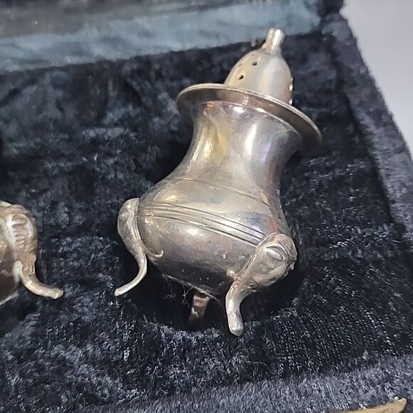 Vintage Silverplate Salt & Pepper with Tray and Crushed Velvet Case - Picture 7 of 10